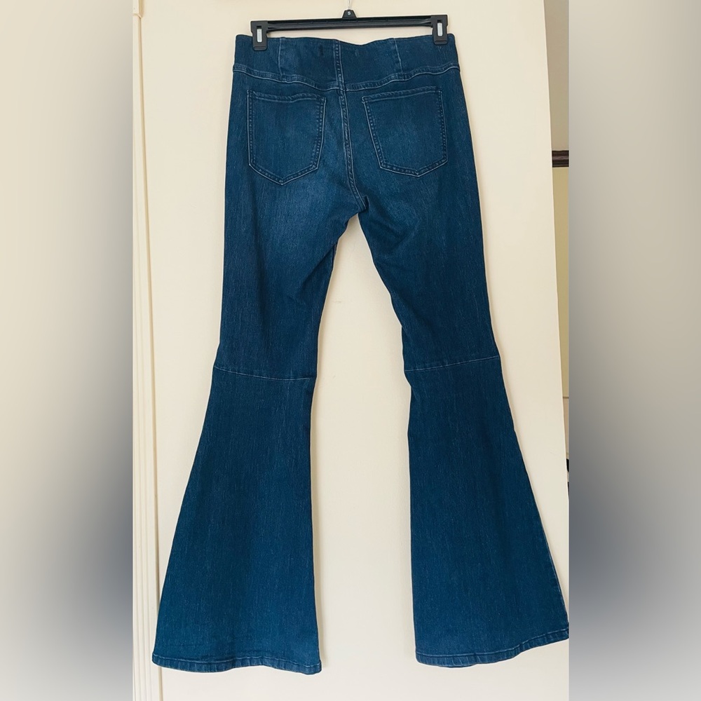 Free People Jenas Pull on Flare Blue Strech Mid rise- size 29 - Excellent Cond - Picture 3 of 4